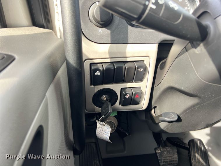 image for item DQ2364 2019 Peterbilt 579 semi truck