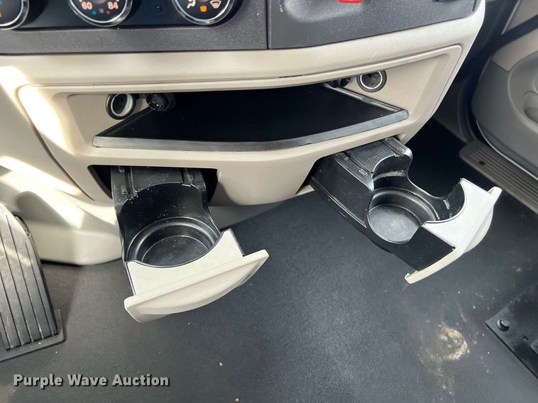 image for item DQ2364 2019 Peterbilt 579 semi truck