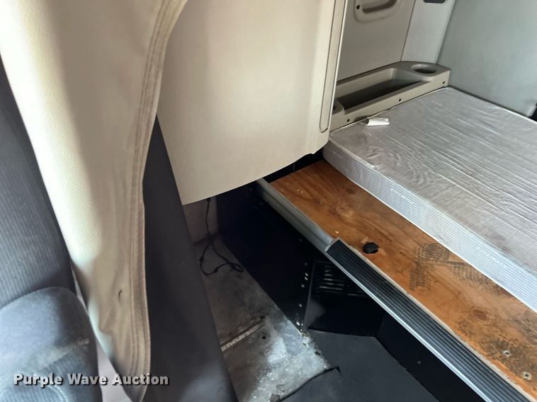 image for item DQ2364 2019 Peterbilt 579 semi truck