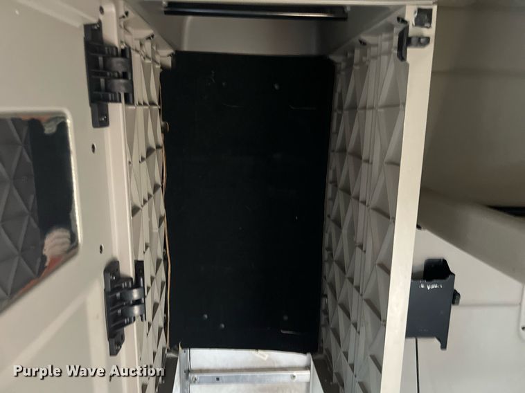 image for item DQ2364 2019 Peterbilt 579 semi truck