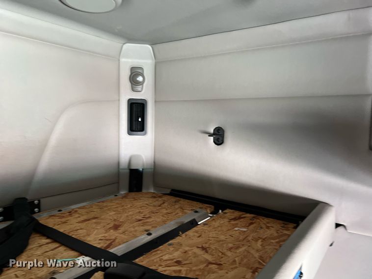 image for item DQ2364 2019 Peterbilt 579 semi truck