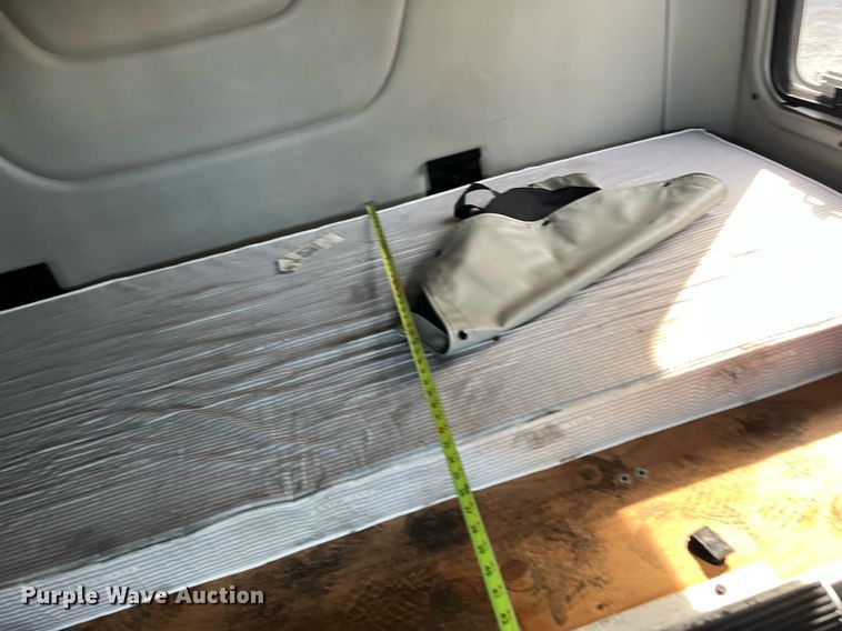 image for item DQ2364 2019 Peterbilt 579 semi truck