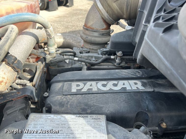 image for item DQ2364 2019 Peterbilt 579 semi truck