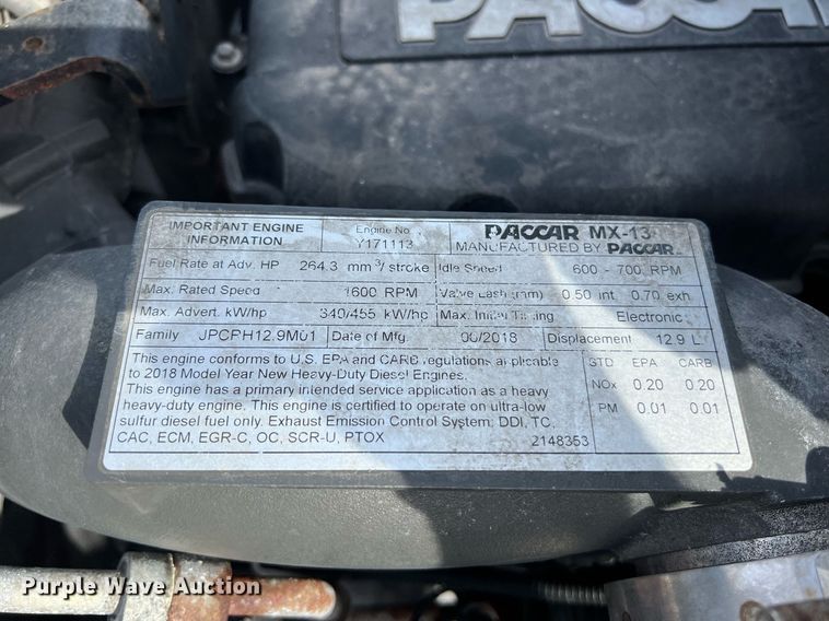 image for item DQ2364 2019 Peterbilt 579 semi truck