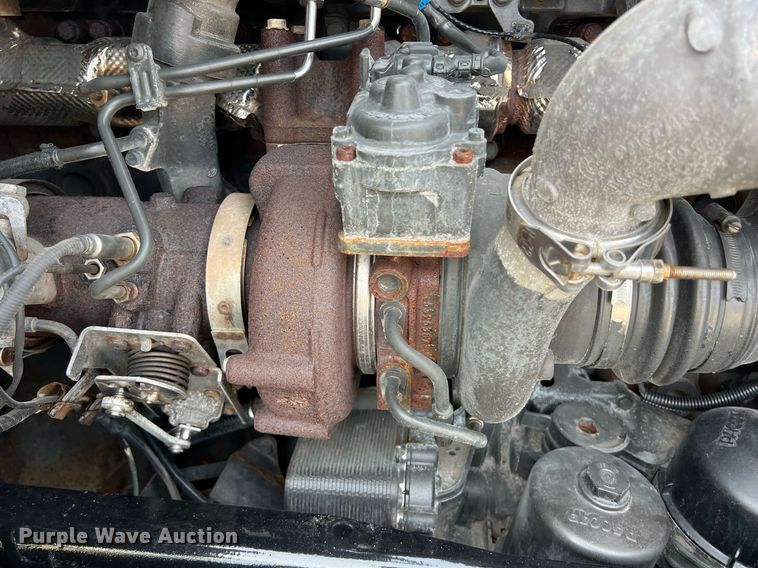 image for item DQ2364 2019 Peterbilt 579 semi truck