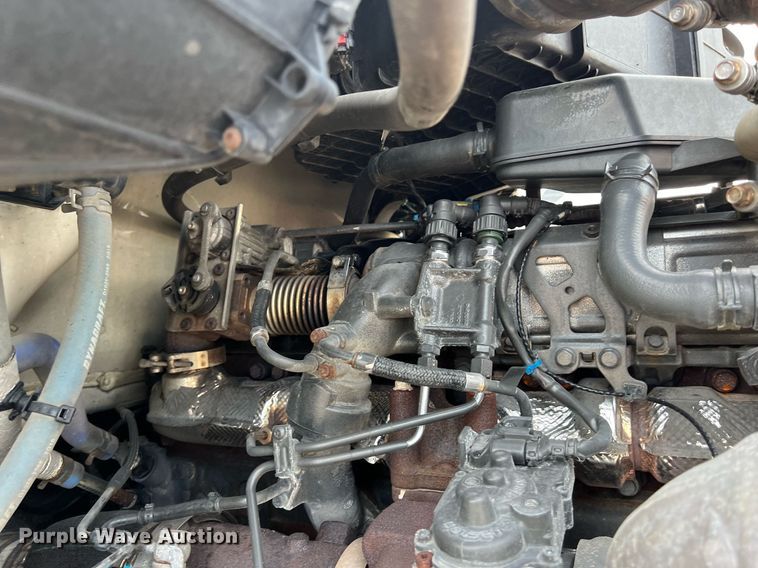 image for item DQ2364 2019 Peterbilt 579 semi truck