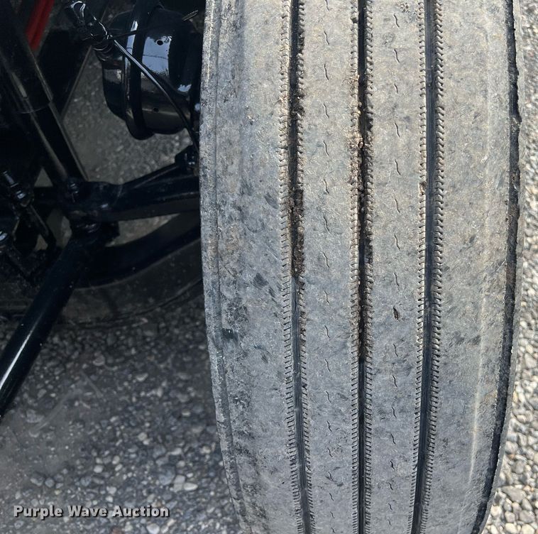 image for item DQ2364 2019 Peterbilt 579 semi truck