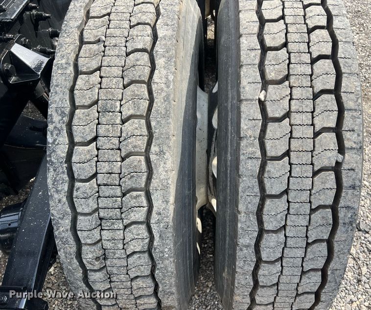 image for item DQ2364 2019 Peterbilt 579 semi truck