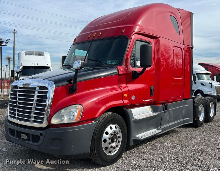 image for item DQ2365 2017 Freightliner  Cascadia 125 semi truck