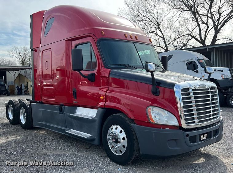 image for item DQ2365 2017 Freightliner  Cascadia 125 semi truck