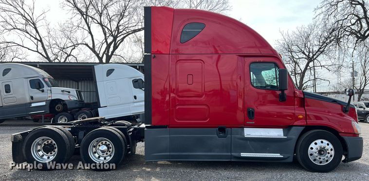 image for item DQ2365 2017 Freightliner  Cascadia 125 semi truck