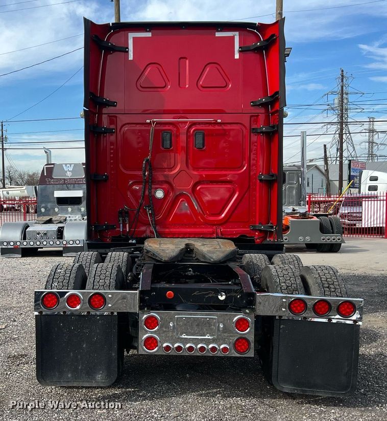 image for item DQ2365 2017 Freightliner  Cascadia 125 semi truck