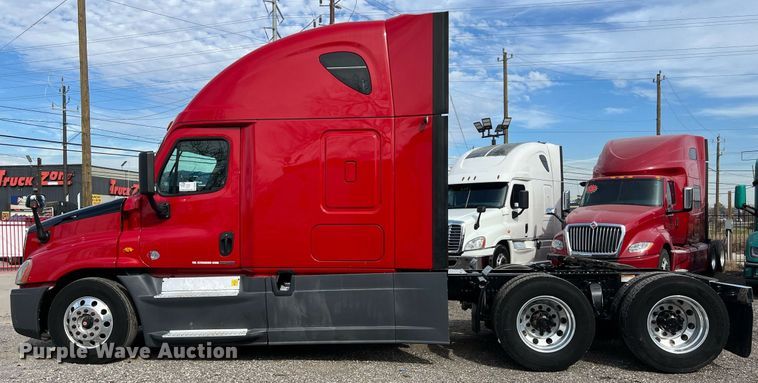 image for item DQ2365 2017 Freightliner  Cascadia 125 semi truck