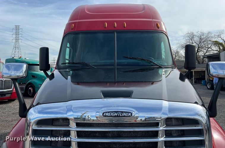 image for item DQ2365 2017 Freightliner  Cascadia 125 semi truck