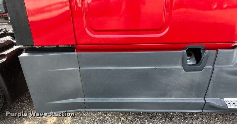 image for item DQ2365 2017 Freightliner  Cascadia 125 semi truck