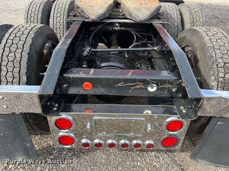 image for item DQ2365 2017 Freightliner  Cascadia 125 semi truck