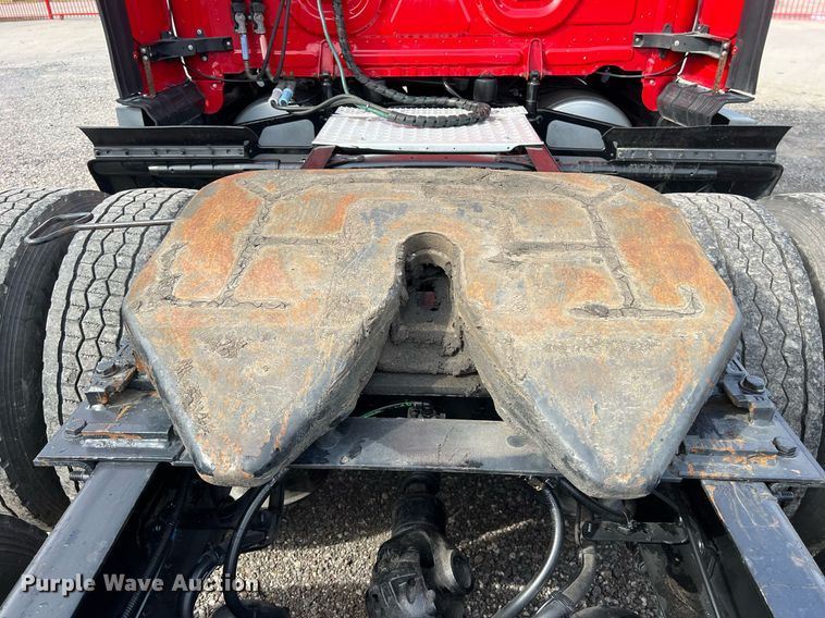 image for item DQ2365 2017 Freightliner  Cascadia 125 semi truck