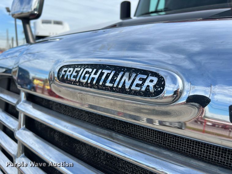 image for item DQ2365 2017 Freightliner  Cascadia 125 semi truck