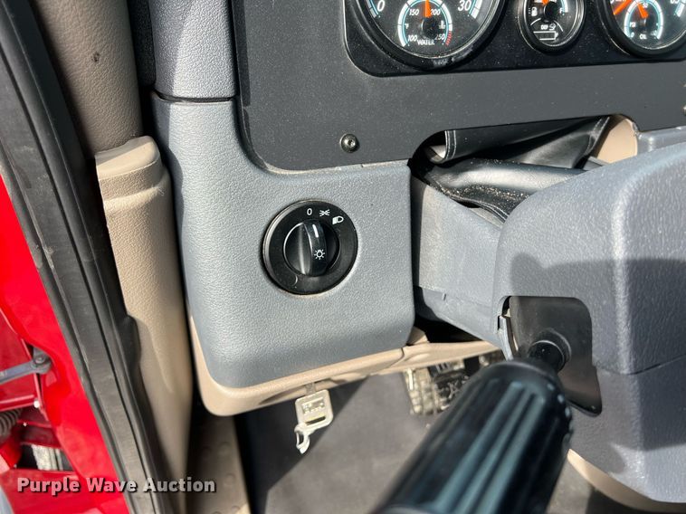 image for item DQ2365 2017 Freightliner  Cascadia 125 semi truck