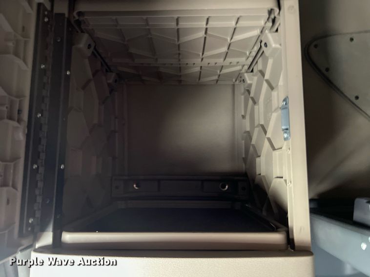 image for item DQ2365 2017 Freightliner  Cascadia 125 semi truck