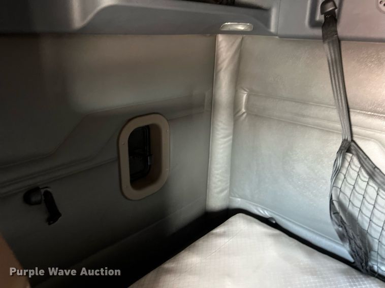 image for item DQ2365 2017 Freightliner  Cascadia 125 semi truck