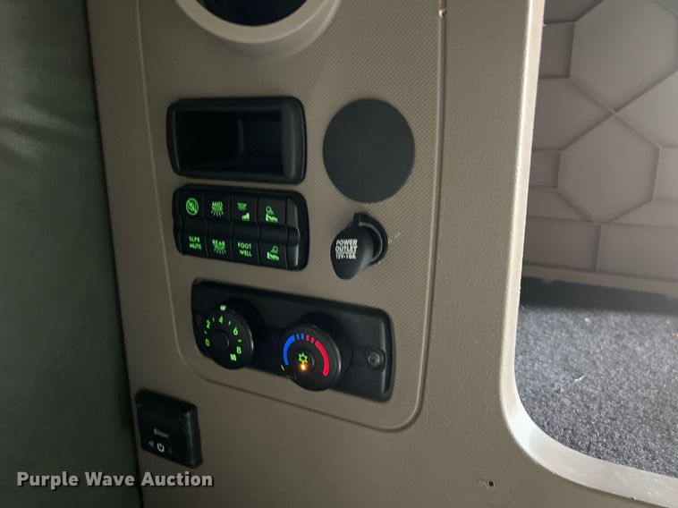 image for item DQ2365 2017 Freightliner  Cascadia 125 semi truck