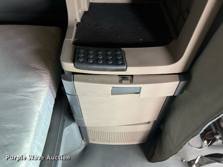 image for item DQ2365 2017 Freightliner  Cascadia 125 semi truck