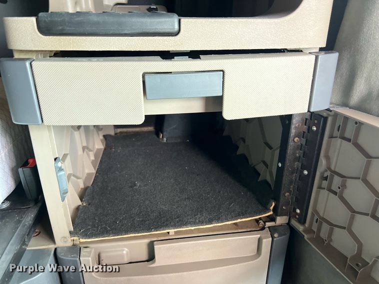 image for item DQ2365 2017 Freightliner  Cascadia 125 semi truck