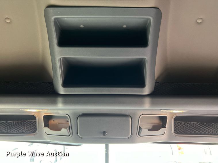 image for item DQ2365 2017 Freightliner  Cascadia 125 semi truck