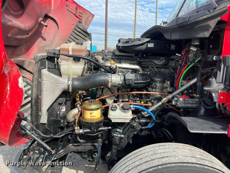 image for item DQ2365 2017 Freightliner  Cascadia 125 semi truck