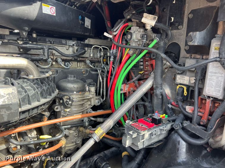 image for item DQ2365 2017 Freightliner  Cascadia 125 semi truck