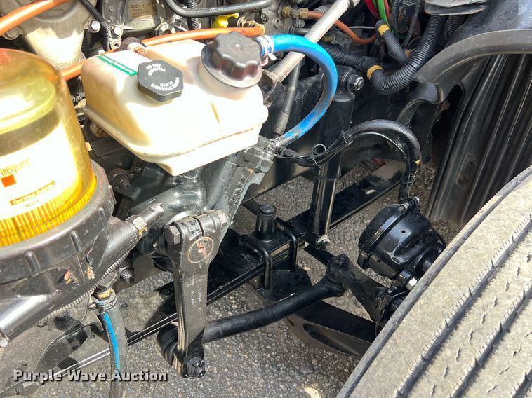 image for item DQ2365 2017 Freightliner  Cascadia 125 semi truck