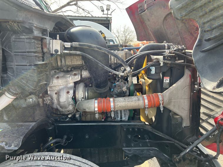 image for item DQ2365 2017 Freightliner  Cascadia 125 semi truck