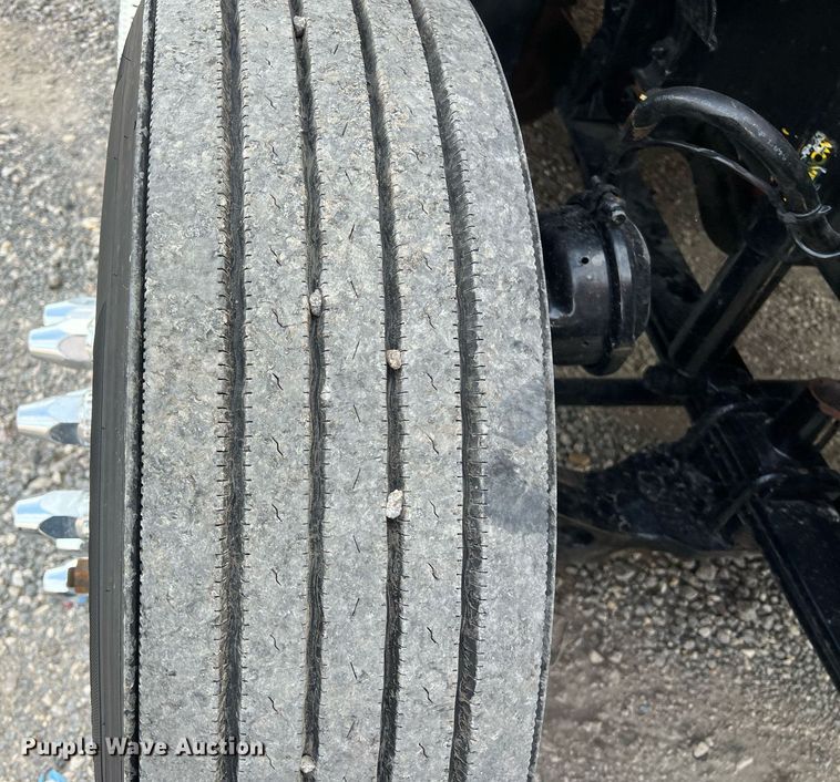 image for item DQ2365 2017 Freightliner  Cascadia 125 semi truck