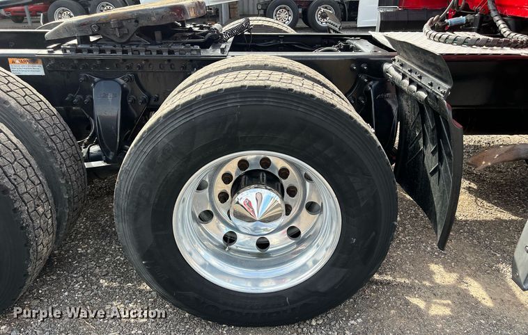 image for item DQ2365 2017 Freightliner  Cascadia 125 semi truck