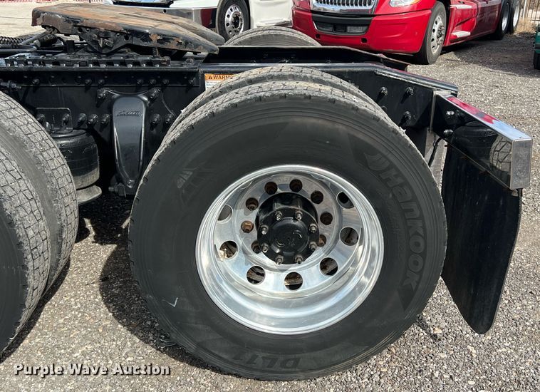 image for item DQ2365 2017 Freightliner  Cascadia 125 semi truck