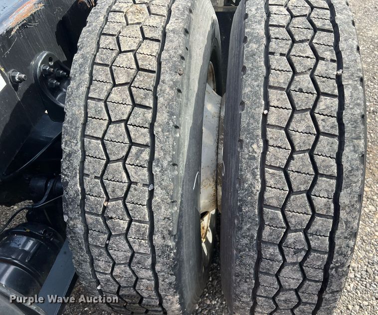 image for item DQ2365 2017 Freightliner  Cascadia 125 semi truck