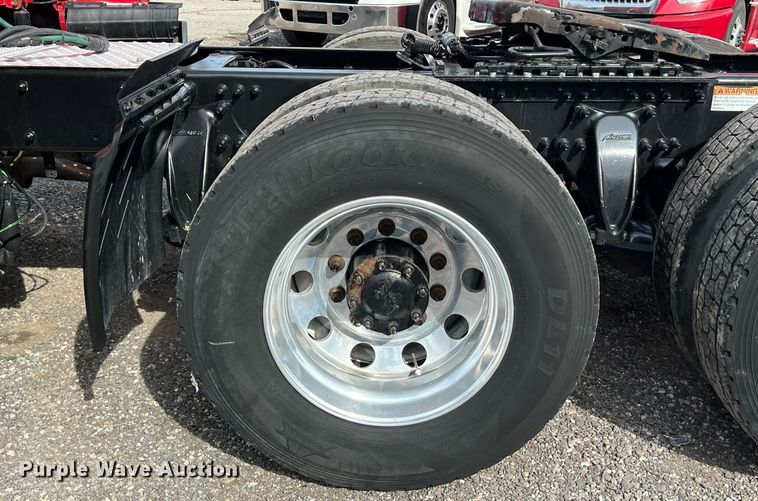 image for item DQ2365 2017 Freightliner  Cascadia 125 semi truck