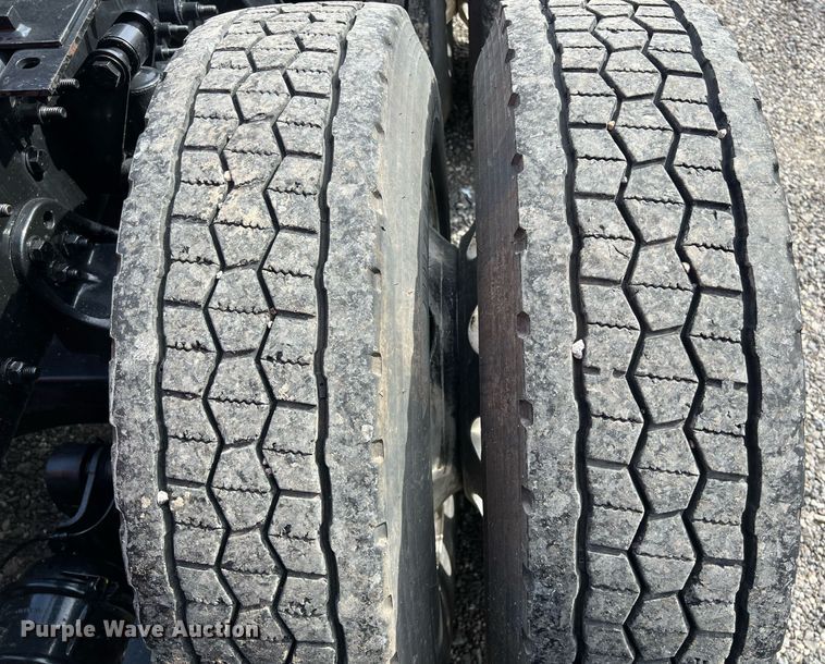 image for item DQ2365 2017 Freightliner  Cascadia 125 semi truck