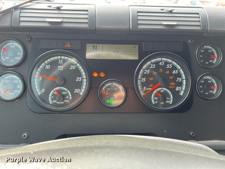 image for item DQ2366 2018 Freightliner Cascadia 125 semi truck