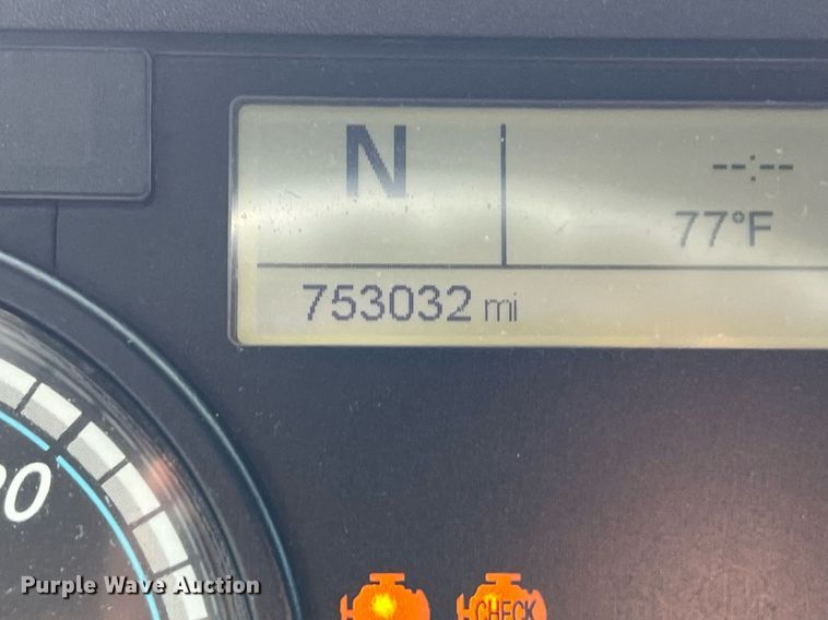 image for item DQ2366 2018 Freightliner Cascadia 125 semi truck