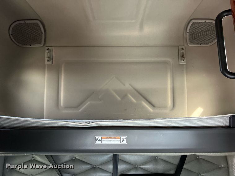 image for item DQ2366 2018 Freightliner Cascadia 125 semi truck