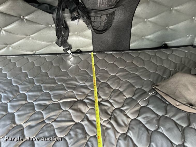 image for item DQ2366 2018 Freightliner Cascadia 125 semi truck