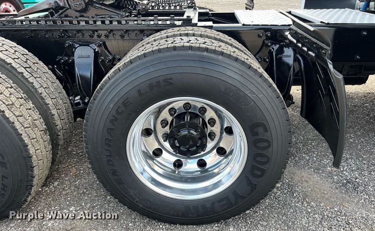 image for item DQ2366 2018 Freightliner Cascadia 125 semi truck