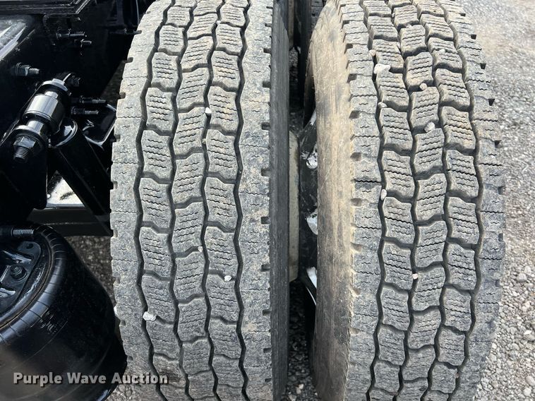 image for item DQ2366 2018 Freightliner Cascadia 125 semi truck