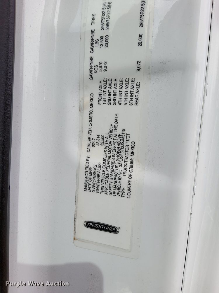 image for item DQ2366 2018 Freightliner Cascadia 125 semi truck