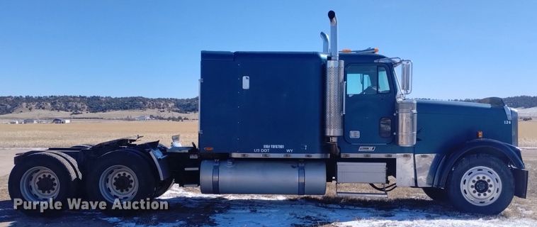 image for item DQ5994 2000 Freightliner FLD Classic XL semi truck