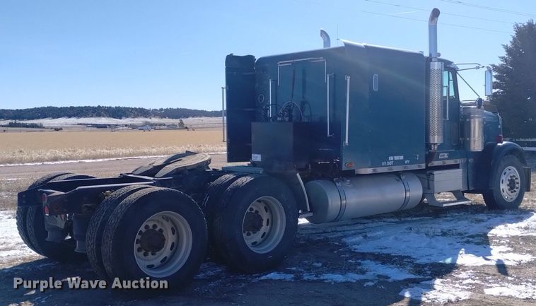 image for item DQ5994 2000 Freightliner FLD Classic XL semi truck