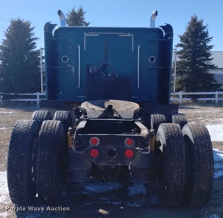 image for item DQ5994 2000 Freightliner FLD Classic XL semi truck