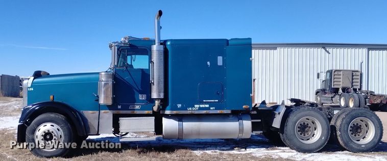 image for item DQ5994 2000 Freightliner FLD Classic XL semi truck